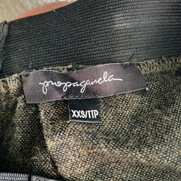 Dark Green Skirt with Pockets - Picture 3 of 5